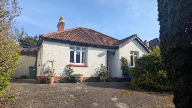 3 bed property, in Bath Road, £350,000