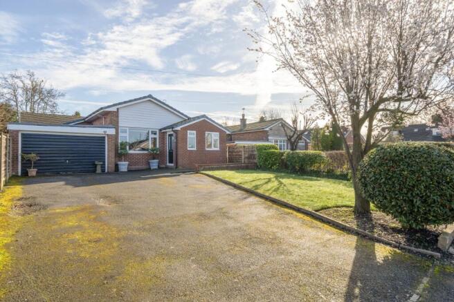 3 bed property, in Mountbatten Close, £500,000