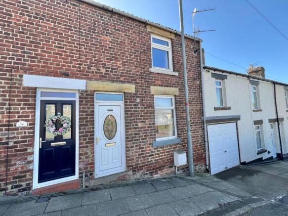 2 bed property, in Newton Cap Bank, £57,000