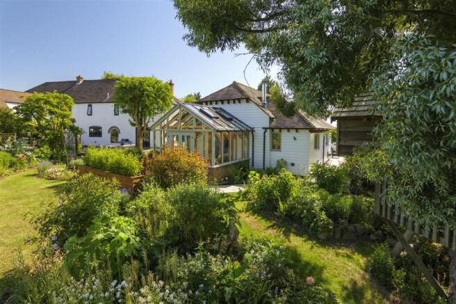 7 bed property, in The Oast & The Cottage, £1,000,000