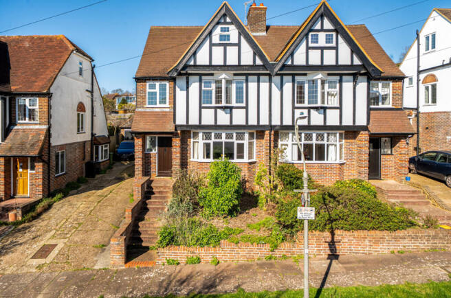 3 bed property, in Friar Crescent, £800,000