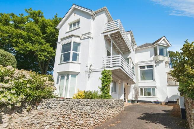 2 bed property, in Salcombe Hill Road, £190,000
