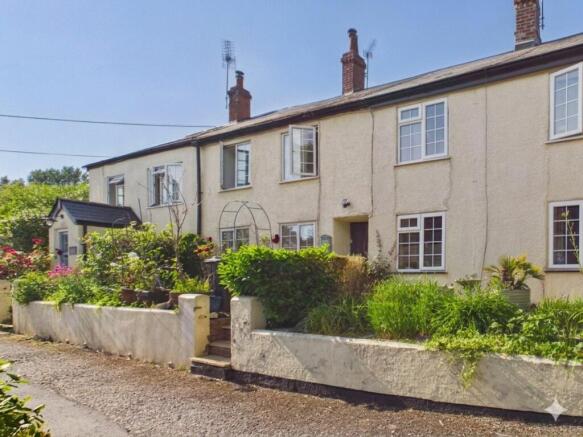 3 bed property, in High Street, £240,000