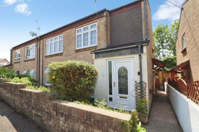 2 bed property, in Vincent Close, £110,000