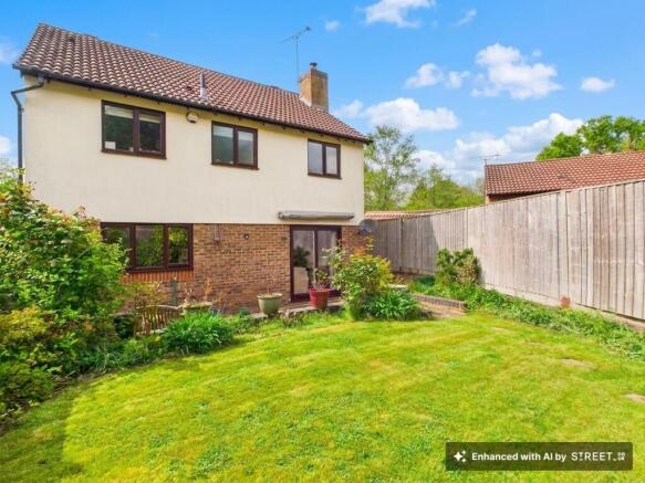 4 bed property, in Kestrel Way, £490,000
