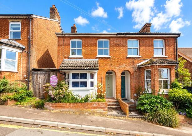 3 bed property, in Upper South View, £500,000