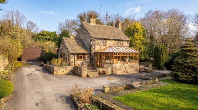 3 bed property, in Woodlands Drive, £1,150,000