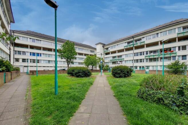 3 bed property, in Tawny Way, £275,000