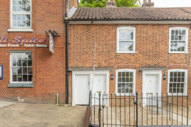 2 bed property, in High Street, £180,000