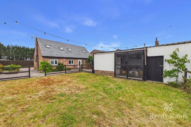 3 bed property, in Halegate Road, £425,000