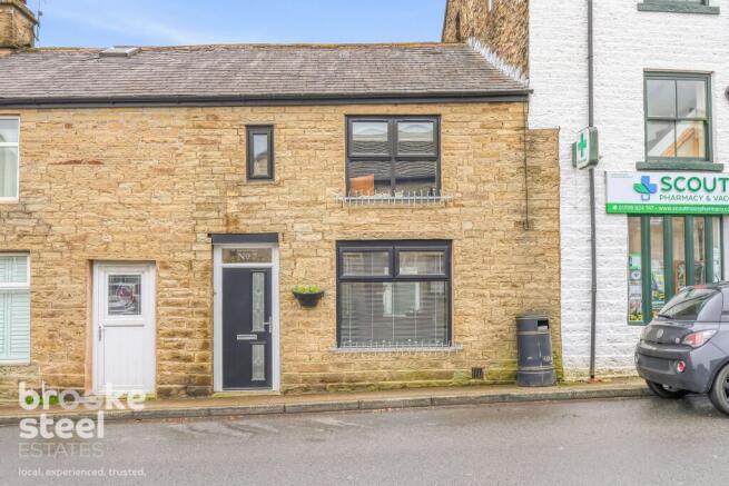 1 bed property, in Market Street, £225,000