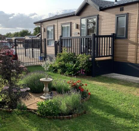 2 bed property, in Delta Langford 40 x 13 (2020) Long Acres Park, £76,000