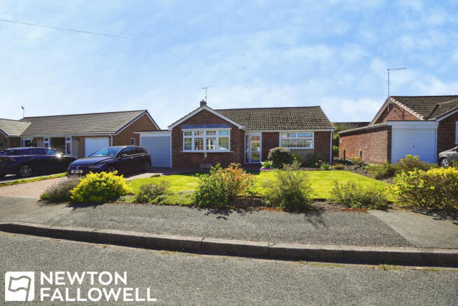 3 bed property, in St. Helens Road, £325,000