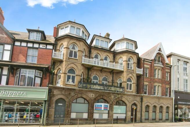 2 bed property, in Abergele Road, £90,000