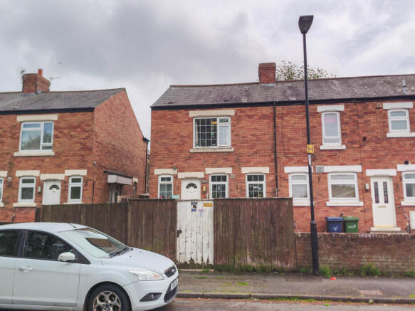 2 bed property, in Gladstone Street, £58,000