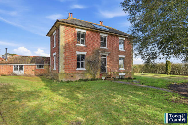 4 bed property, in Hawk Lane, £950,000