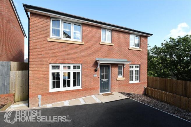 3 bed property, in Comin Y Coed, £310,000