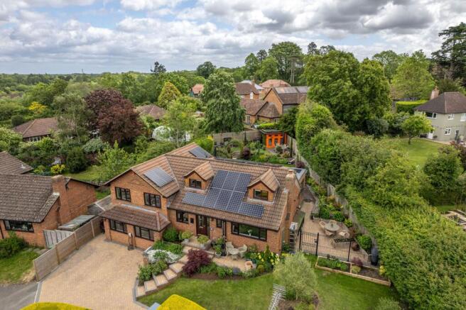 5 bed property, in Waverley Close, £1,295,000