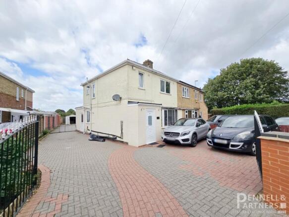 3 bed property, in Oakdale Avenue, £275,000