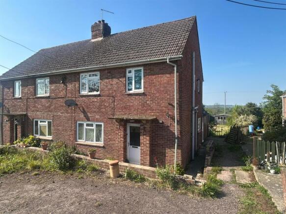 3 bed property, in Windmill Hill, £299,995