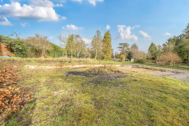 4 bed property, in Shrewton, £270,000