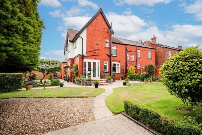 4 bed property, in Norwood Avenue, £560,000