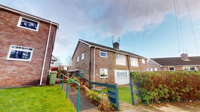 2 bed property, in Witla Court Road, £130,000