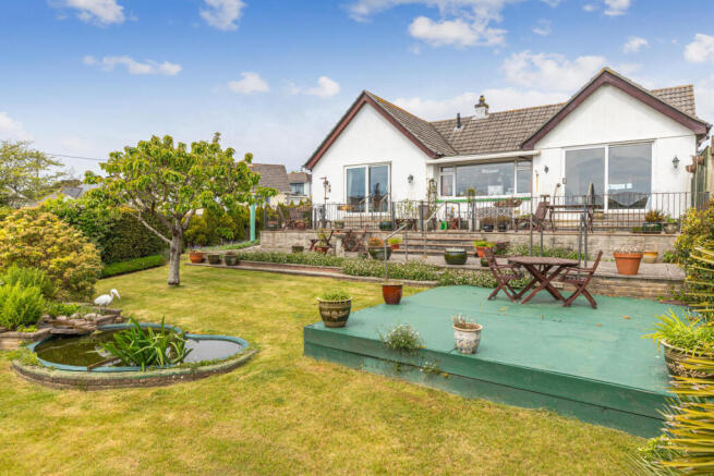 3 bed property, in Town Park, £525,000