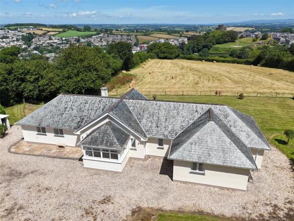 4 bed property, in Chapel, £685,000
