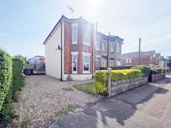3 bed property, in Shaftesbury Road, £375,000