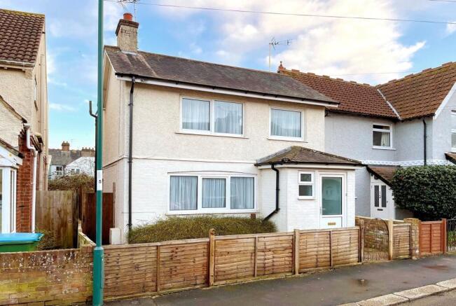 3 bed property, in Gordon Avenue, £290,000
