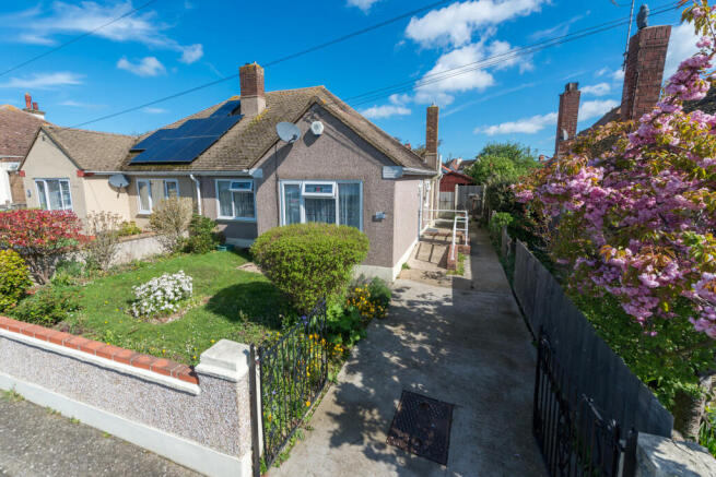 2 bed property, in Carlton Hill, £300,000