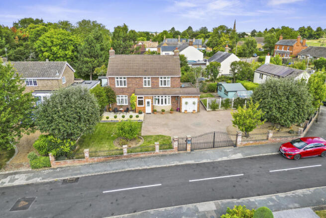 4 bed property, in Station Road, £600,000