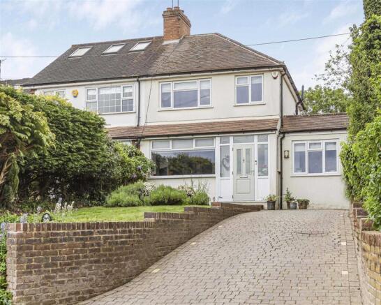 4 bed property, in Hilfield Lane, £825,000