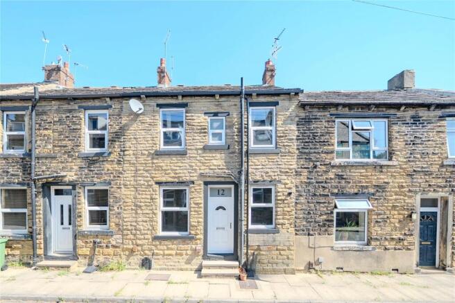 2 bed property, in Irwin Street, £150,000