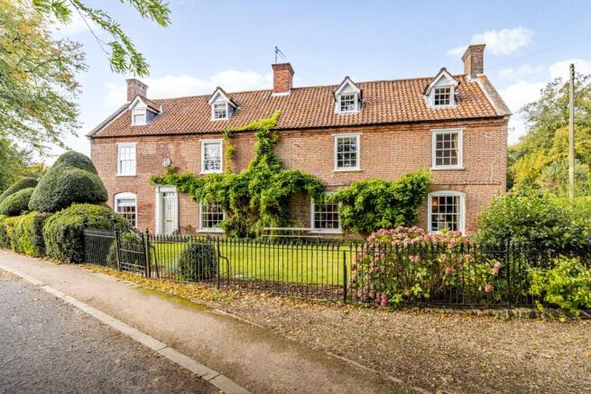6 bed property, in Church End, £900,000