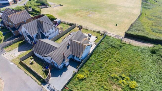 5 bed property, in Harbour View Road, £700,000