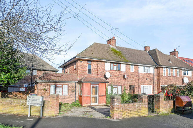 4 bed property, in Coles Crescent, £549,950