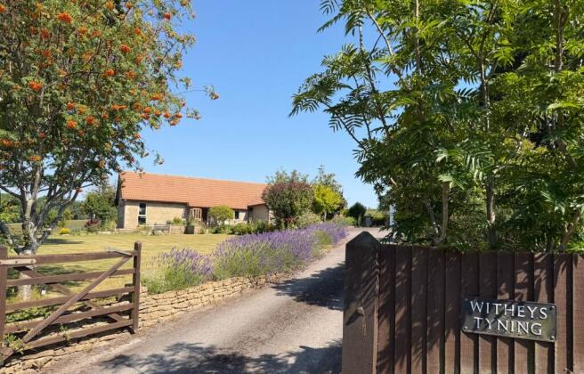 4 bed property, in Lyes Green, £950,000