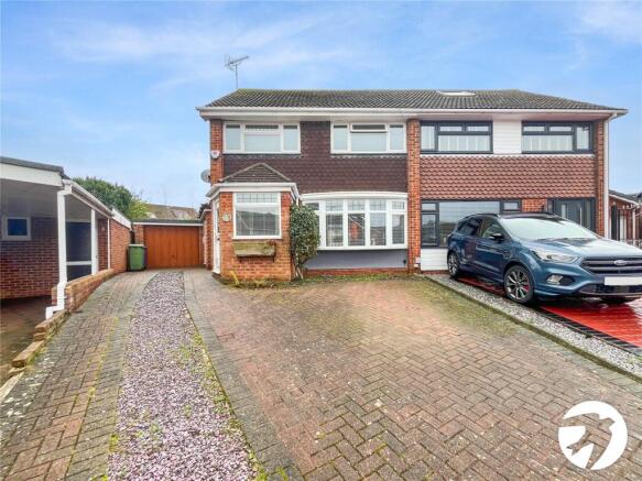 3 bed property, in Clarendon Close, £417,500