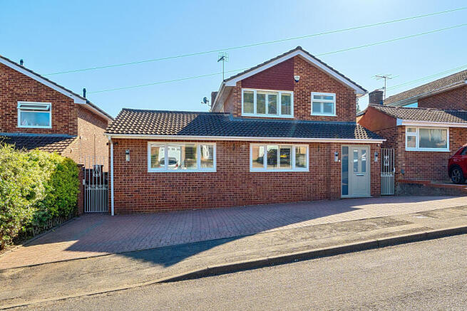 4 bed property, in Badgebury Rise, £965,000