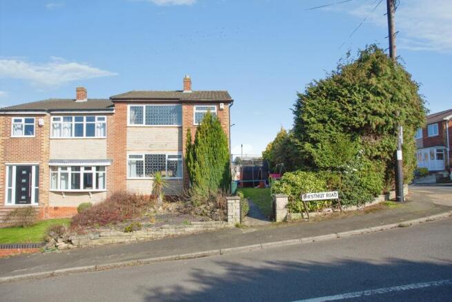 3 bed property, in Chestnut Road, £190,000