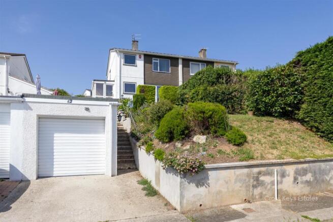 3 bed property, in Bearsdown Road, £260,000