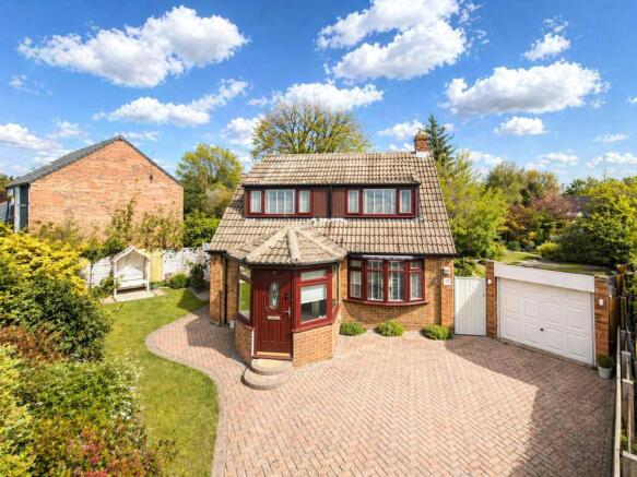 3 bed property, in Lowlands Drive, £300,000