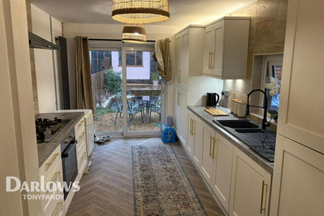 2 bed property, in Brook Street, £125,000