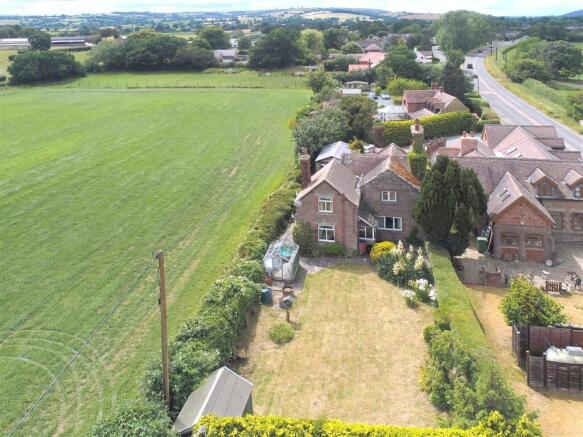 3 bed property, in Wattlesborough, £425,000