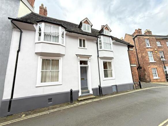 4 bed property, in College Hill, £450,000