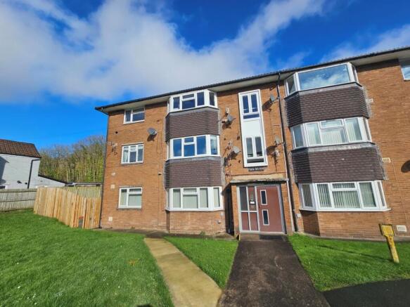 2 bed property, in 98 Risca Road, £73,000