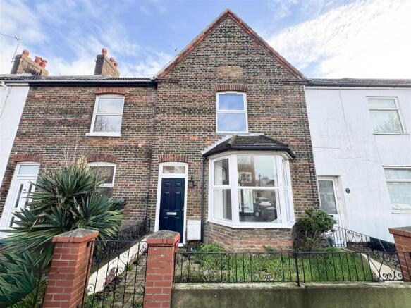 2 bed property, in Seaside, £250,000