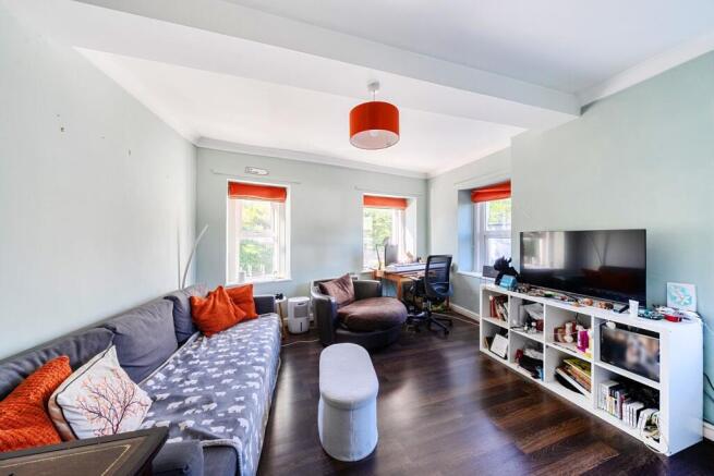 1 bed property, in Christchurch Street East, £150,000
